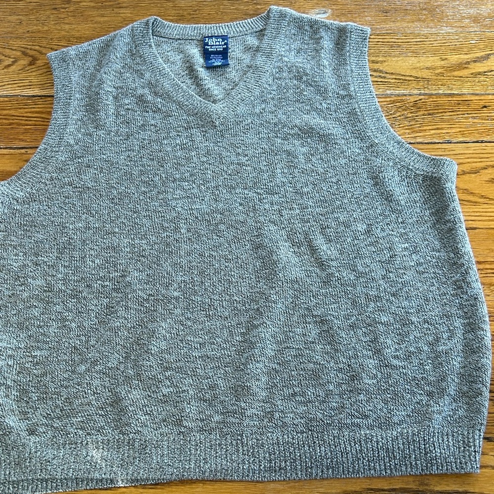 John Blair tan v-neck sweater vest. Men’s XL.  Great condition